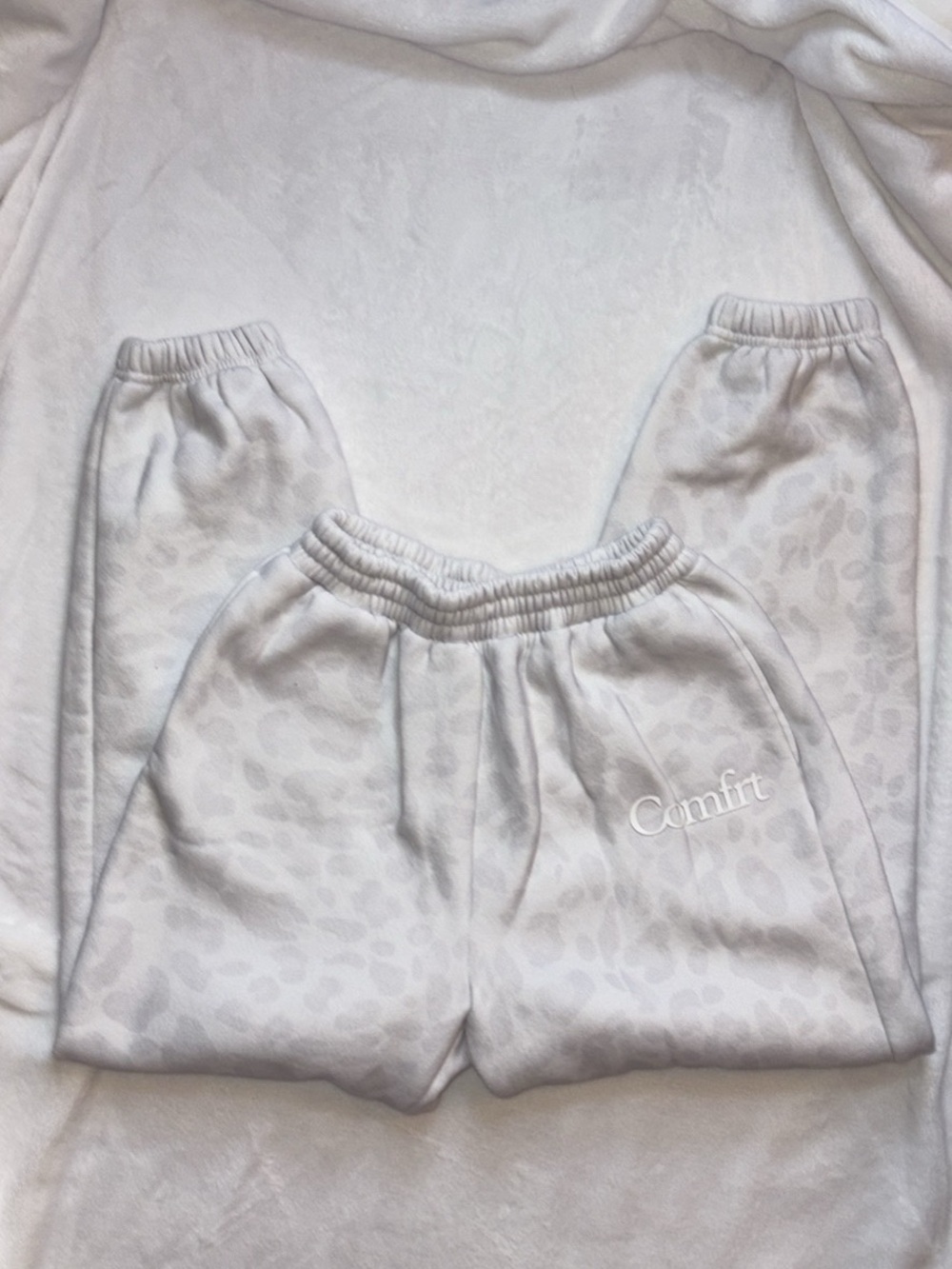 Comfrt Kids Minimalist Sweatpants Limited Edition Snow Leopard Size XL